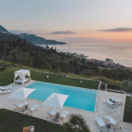 Triscele 10, Emma Giardini-Naxos