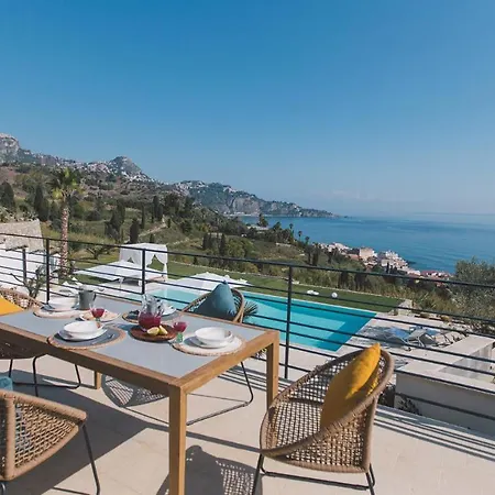 Triscele 10, Emma Villa Giardini-Naxos