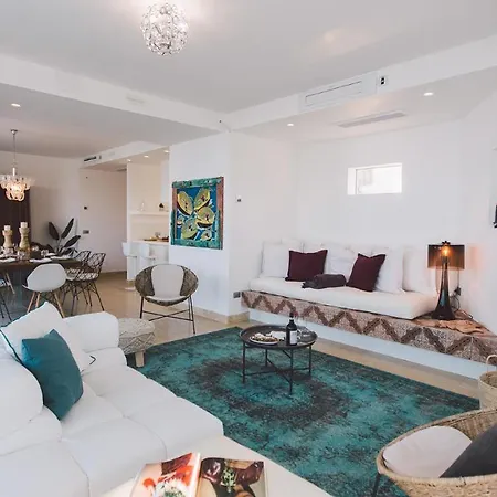 Triscele 10, Emma Villa *